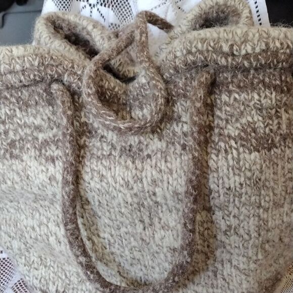 Hand crafted knit bag - Picture 3 of 4